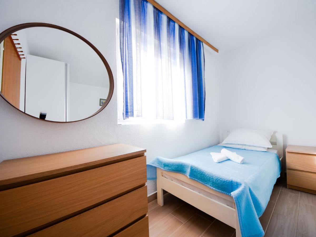 Apartment Vukic-5 By Interhome Starigrad Paklenica Exterior foto